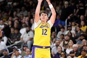 今天打得挺好！拉拉维亚10中3得11分6板5助1断 三分5中2