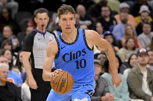 博格丹继续首发 但仅在首节出战4分45秒 2投0中数据全部挂零