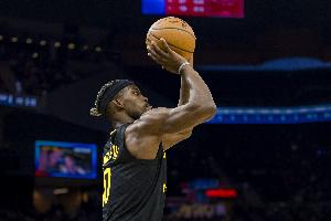 勇记：虽然三分未必是巴特勒拿手好戏 但他现在投得确实轻松自如