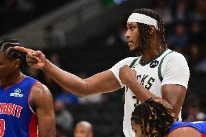 哥们你不是外线炮台吗？迈尔斯-特纳6中1得5分8板3助 三分5中1