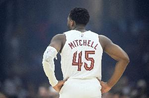 米切尔下半场0分！阿特金森：他没受伤 他跟我说他没事