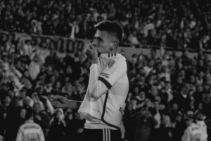 奥莱报：滕哈赫突然下课后，埃切维里在勒沃库森逐渐被边缘化