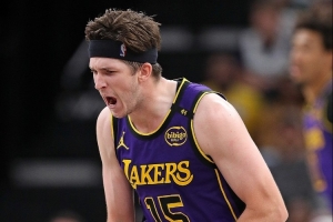 里夫斯开季连续5场砍25+ 队史第六人 自05年科比后首人