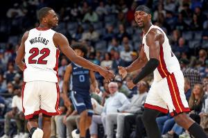 冲击4连胜！热火战马刺先发：小米切尔&拉松&维金斯&热巴&韦尔