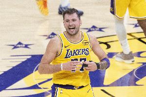 东契奇连续三场比赛场均45.3分 2007年科比之后湖人队史首人